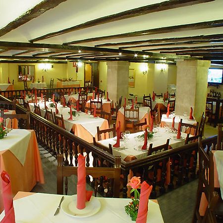 Hotel Nuevo Arlanza โกวาร์รูเบียส ภายนอก รูปภาพ