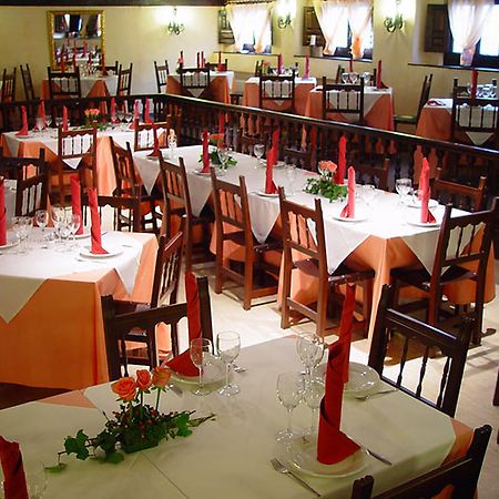 Hotel Nuevo Arlanza โกวาร์รูเบียส ภายนอก รูปภาพ