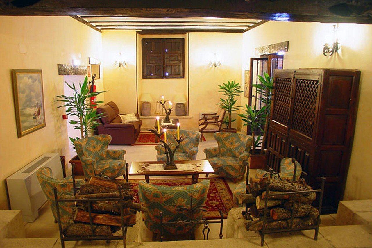 Hotel Nuevo Arlanza โกวาร์รูเบียส ภายนอก รูปภาพ