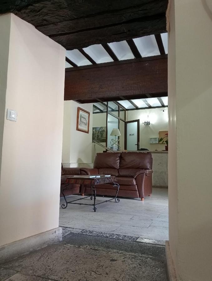 Hotel Nuevo Arlanza โกวาร์รูเบียส ภายนอก รูปภาพ