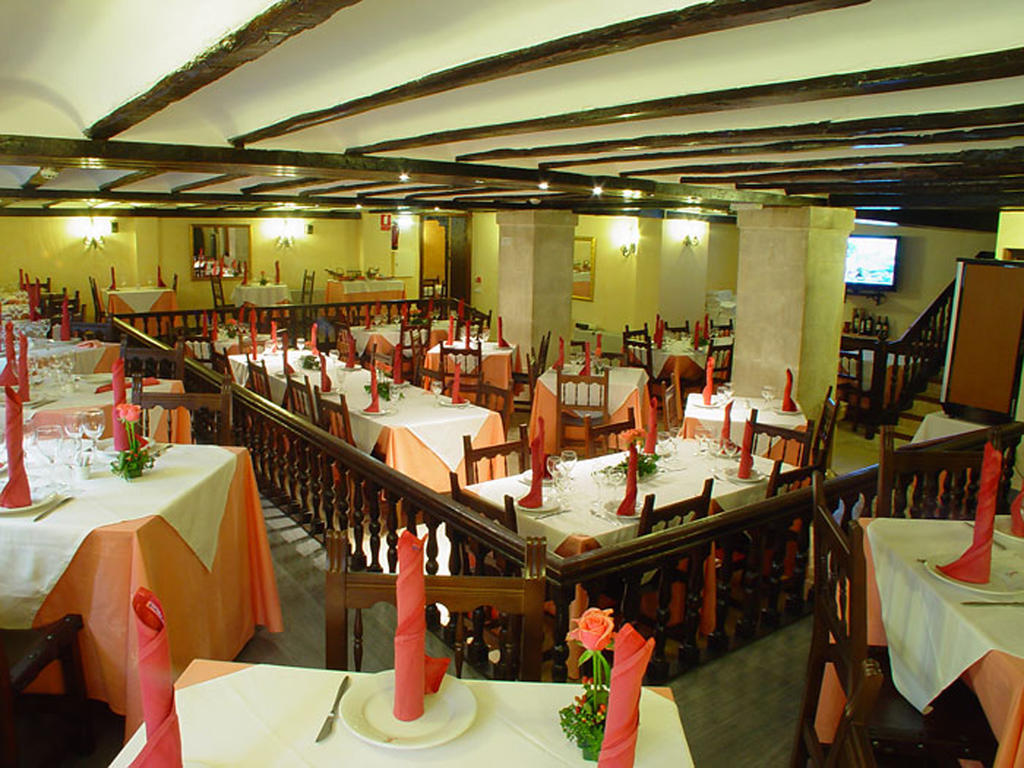 Hotel Nuevo Arlanza โกวาร์รูเบียส ภายนอก รูปภาพ