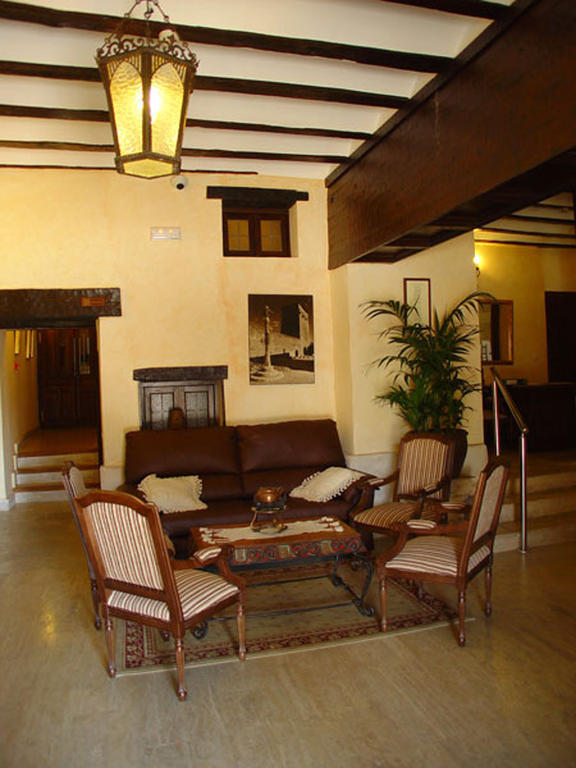 Hotel Nuevo Arlanza โกวาร์รูเบียส ภายนอก รูปภาพ