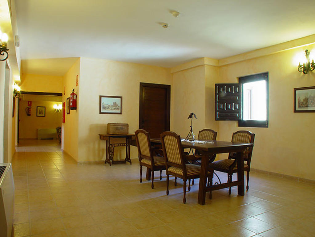 Hotel Nuevo Arlanza โกวาร์รูเบียส ภายนอก รูปภาพ