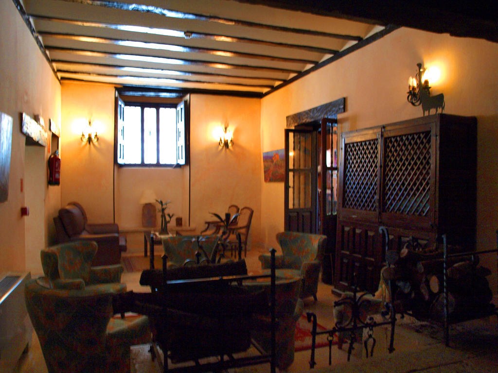 Hotel Nuevo Arlanza โกวาร์รูเบียส ภายนอก รูปภาพ