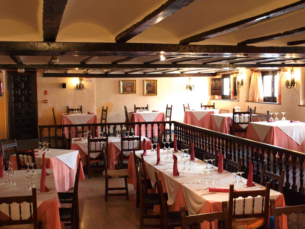 Hotel Nuevo Arlanza โกวาร์รูเบียส ภายนอก รูปภาพ