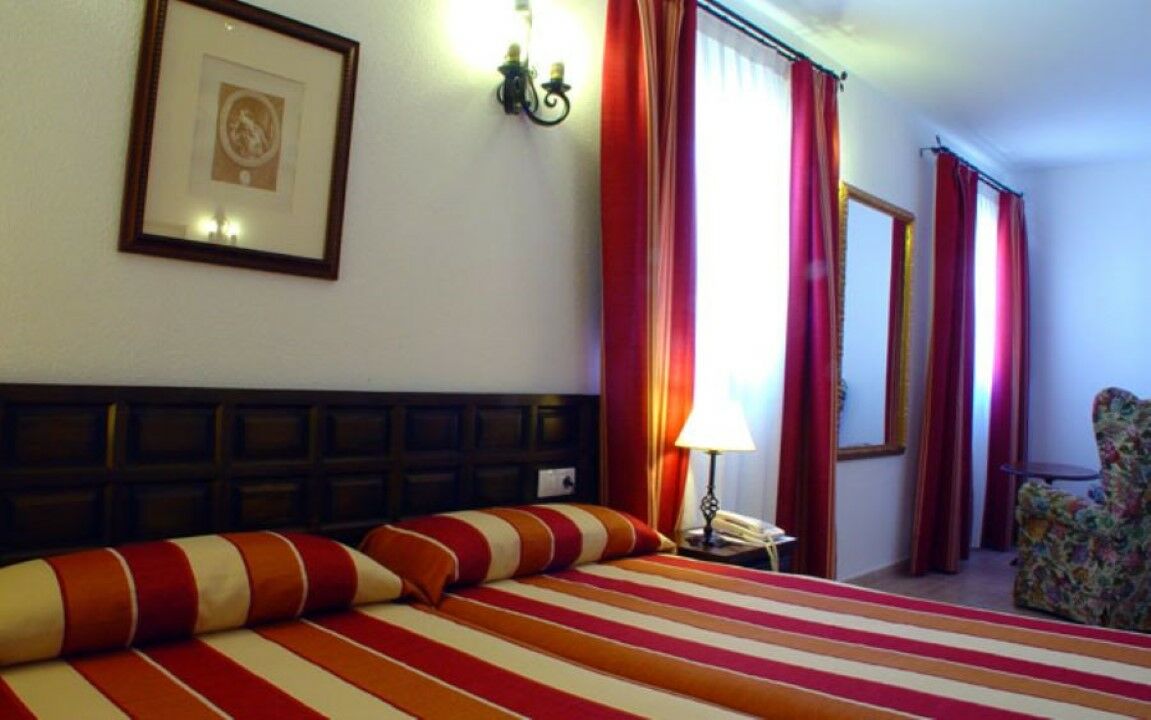 Hotel Nuevo Arlanza โกวาร์รูเบียส ภายนอก รูปภาพ